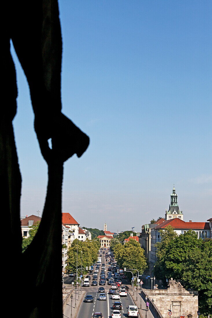 Blick von der Aussichtsterrasse des Friedensengel auf die Prinzregentenstrasse, Bogenhausen, München, Oberbayern, Bayern, Deutschland