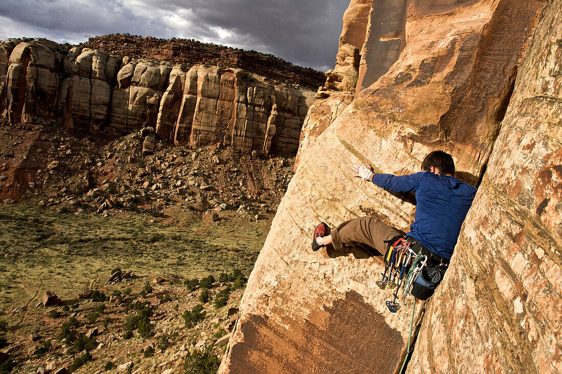 A man climbs at Indian Creek Utah Moab, Utah, USA