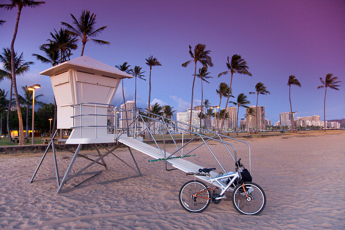 Lifeguard tower at Ala Moana beach park, in Honolulu Honolulu, Hawaii, USA