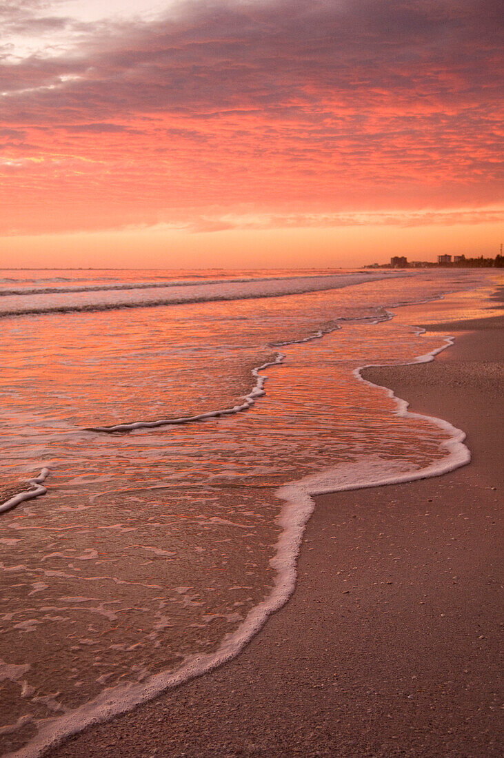 Sunset over tranquil beach, Fort Myers Beach, Florida, United States