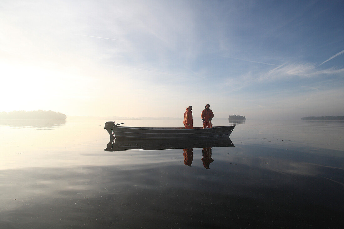 Binnenfischer auf dem Plöner See, Morgenstimmung, Plön, Ostholstein, Schleswig-Holstein, Deutschland