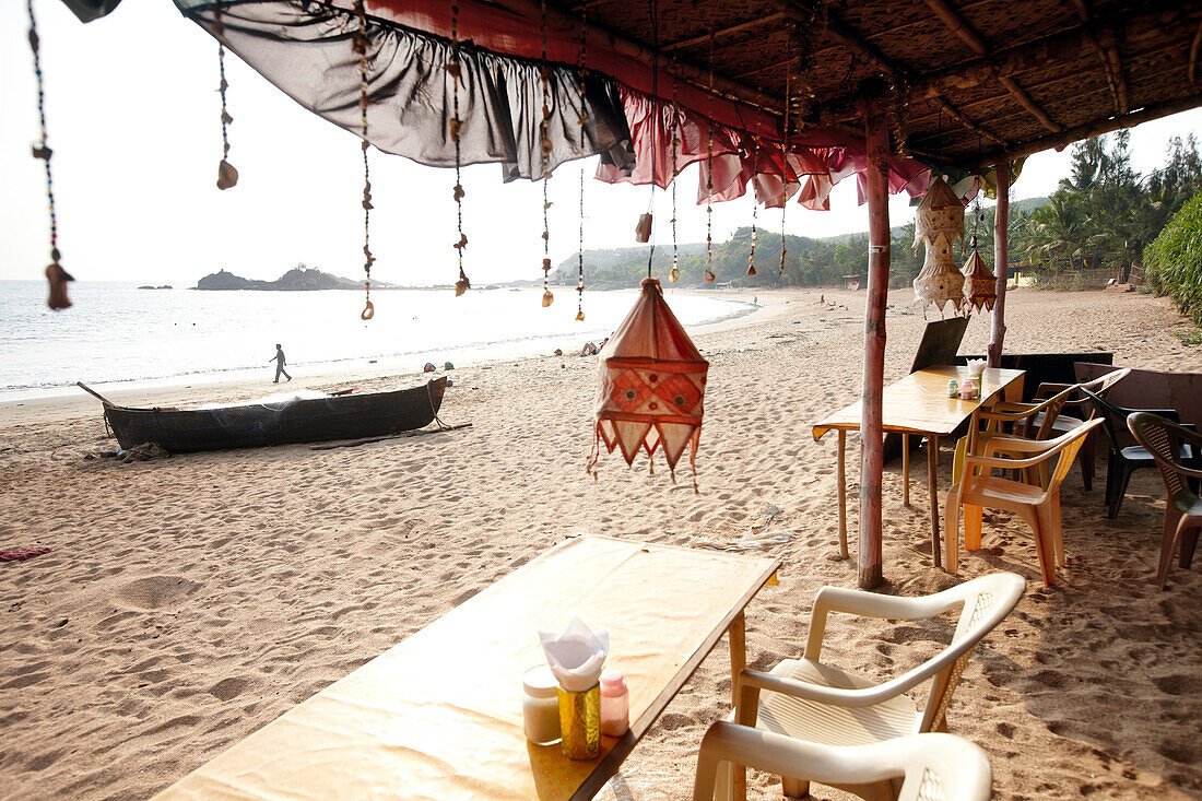 Strandbar Dragon Café am Om Strand, Gokarna, Karnataka, Indien