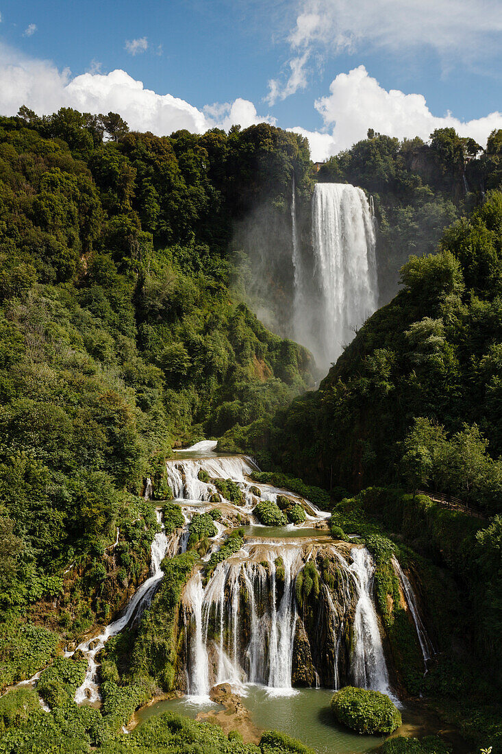 Cascata delle Marmore, Wasserfall, höchster von Menschen geschaffener Wassererfall, Römisch, bei Terni, Tal der Nera, Fluss, Valnerina, Franziskus von Assisi, Via Francigena di San Francesco, Franziskusweg, Provinz Terni, Umbrien, Italien, Europa