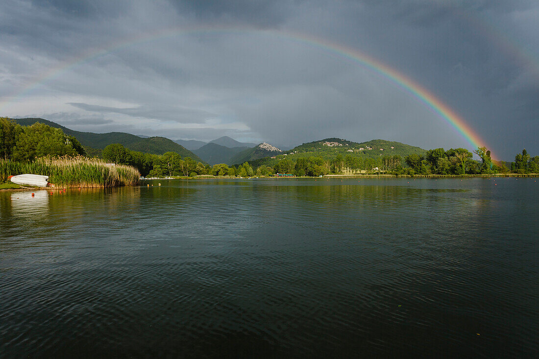 Regenbogen über Lago di Piediluco, Franziskus von Assisi, Via Francigena di San Francesco, Franziskusweg, Provinz Terni, Umbrien, Italien, Europa