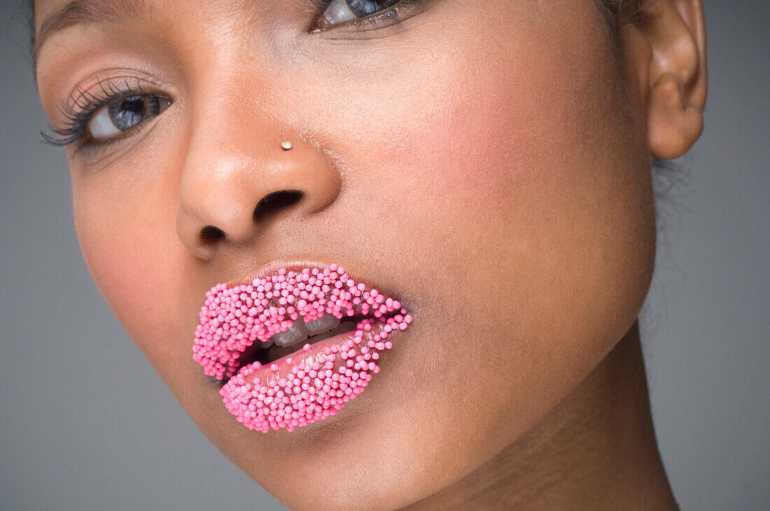 Afrikanische Frau mit Sprenkeln auf den Lippen, Richmond, VA