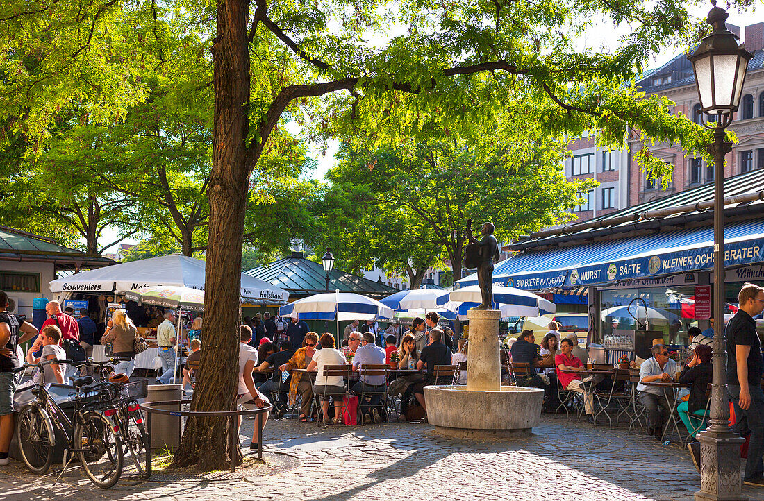 Biergarten am Viktualienmarkt, München, Bayern, Deutschland