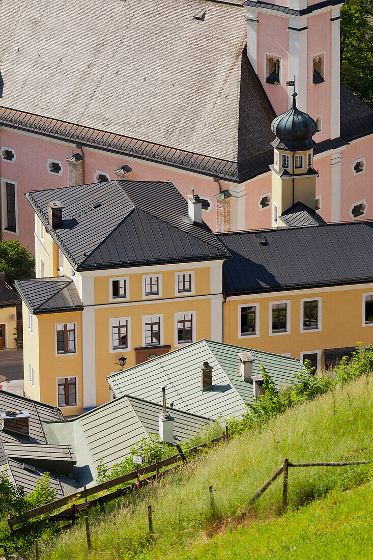 Blick vom Lockstein auf Berchtesgaden, St. Andreas Kirche, Rathausplatz, Berchtesgadener Land, Bayern, Deutschland