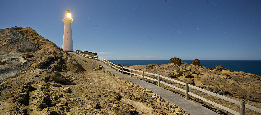 Castle Point Leuchtturm im Mondlicht, Wellington, Nordinsel, Neuseeland