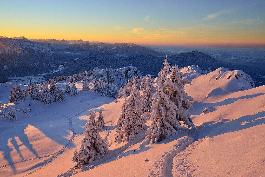 Winter mountain scenery at dusk, Breitenstein, Mangfall Mountains, Bavarian Prealps, Upper Bavaria, Bavaria, Germany