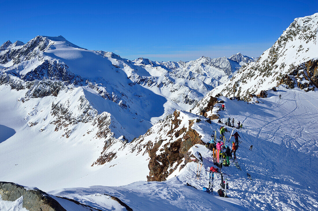 Back-country skiers in Magdeburger Scharte, Wilder Freiger and Schrankogel in background, Magdeburger Scharte, Agglsspitze, Pflersch Valley, Stubai Alps, South Tyrol, Italy