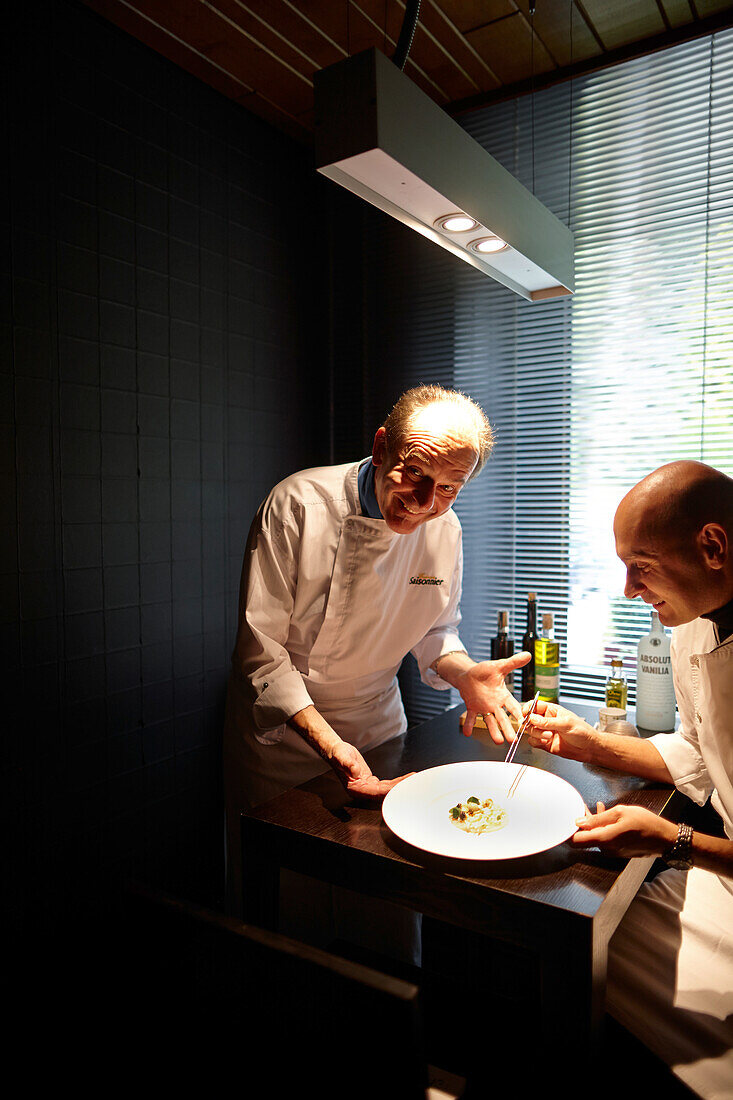 Chefs preparing marinated scallops with Enoki mushrooms, Angelik pearls and pomelos in a gourmet restaurant, Baerenthal, Moselle, Lorraine, France