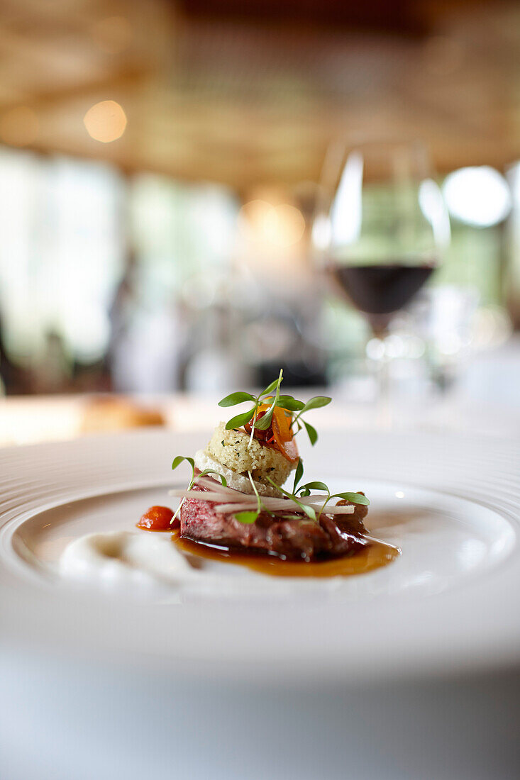 Gebratene Taubenbrust, Restaurant L'Arnsbourg, Baerenthal, Moselle, Lothringen, Frankreich