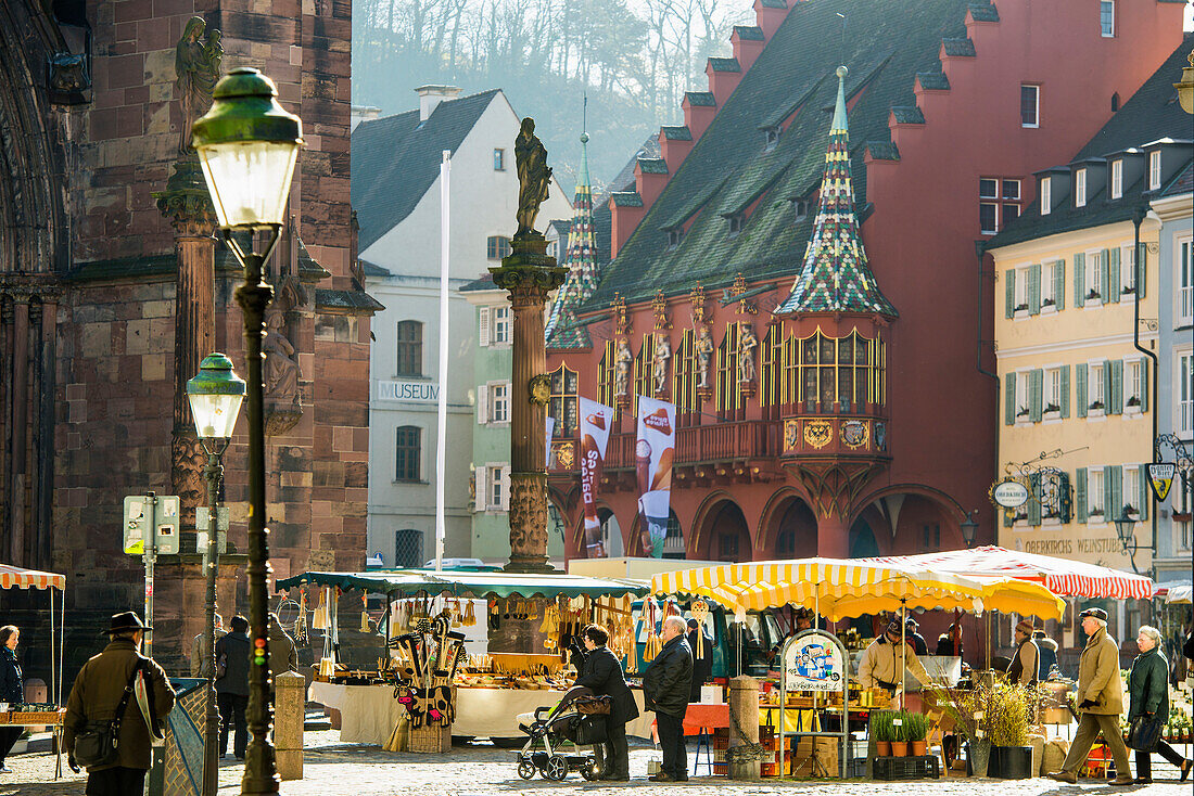 Muensterplatz market, historic center, Freiburg im Breisgau, Black Forest, Baden-Wuerttemberg, Germany