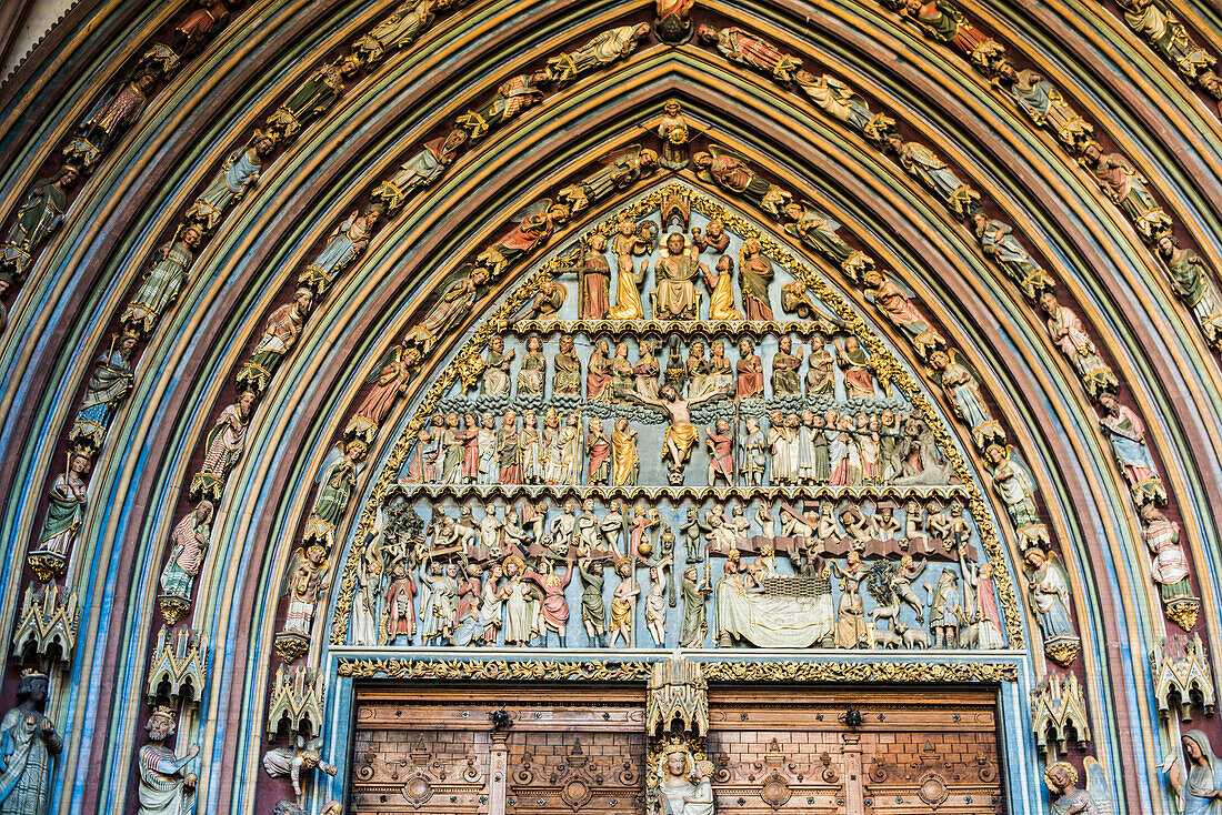 Main entrance, Freiburg Minster, historic center, Freiburg im Breisgau, Black Forest, Baden-Wuerttemberg, Germany