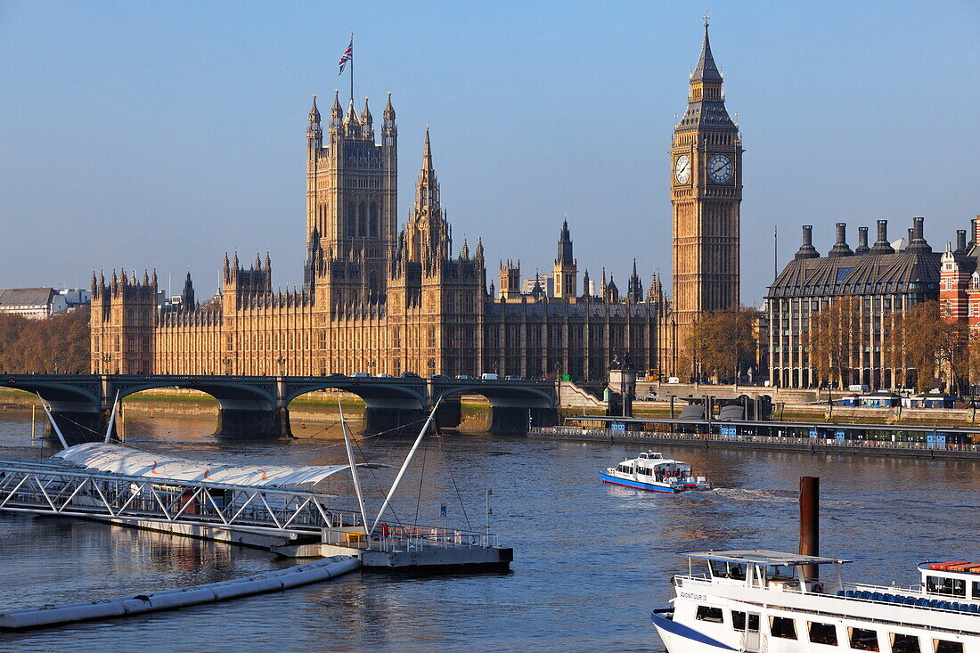 London Eye Pier, Themse und Westminster Palace, auch Houses of Parliament genannt, Westminster, London, England, Vereinigtes Königreich