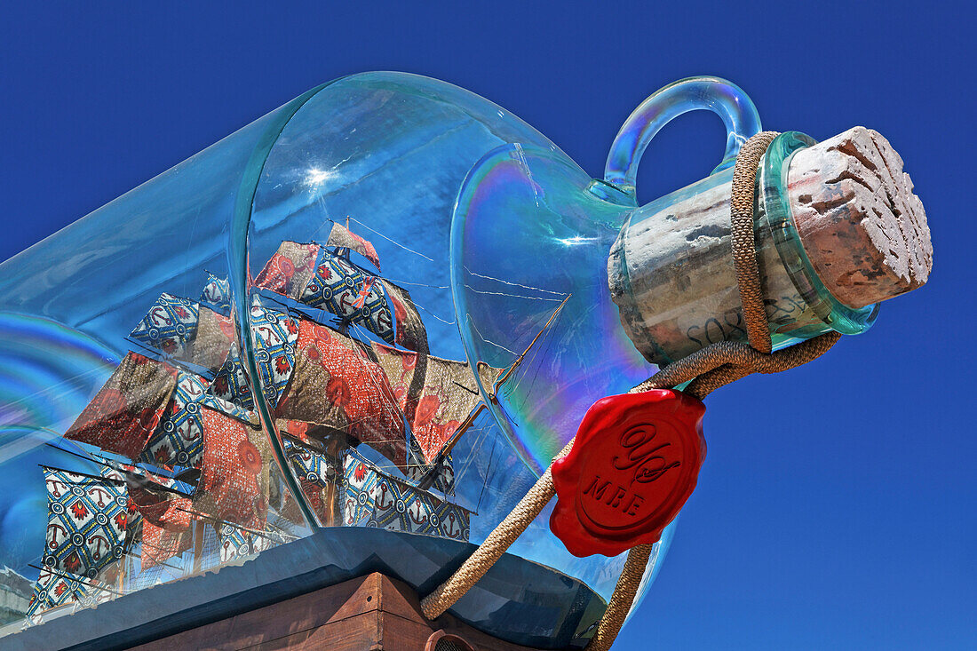Nelson's ship in a bottle by sculptor Yinka Shonibare in front of National Maritime Museum, Greenwich, London, England, United Kingdom