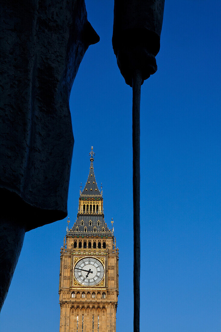 Statue of Churchill on Parliament Square, Big Ben in the background, Westminster, London, England, United Kingdom