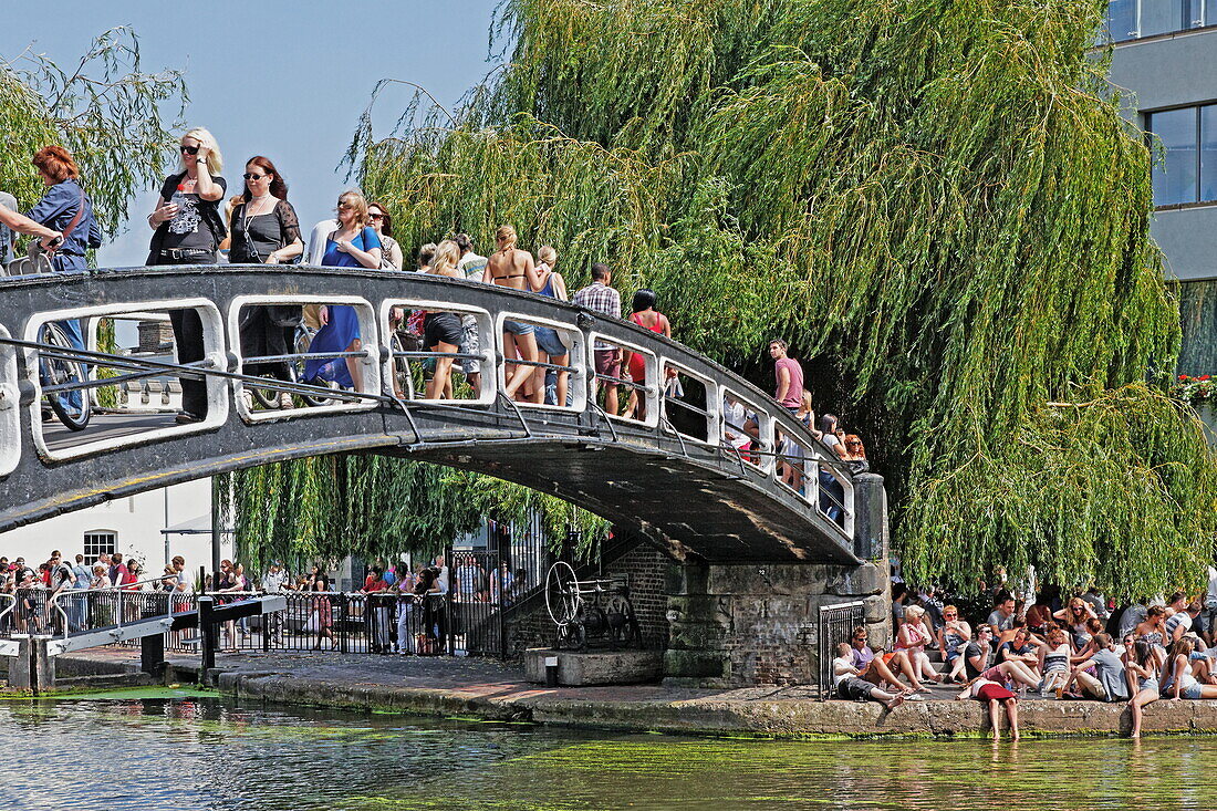 Brücke über den Regent's Canal bei Camden Lock Market, Camden, London, England, Vereinigtes Königreich