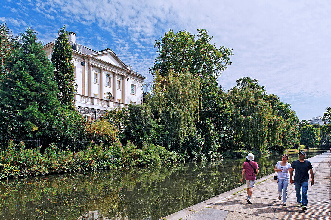 Multimillionen Pfund teure Villen am Regent's Canal in Höhe Regent's Park, Camden, London, England, Vereinigtes Königreich