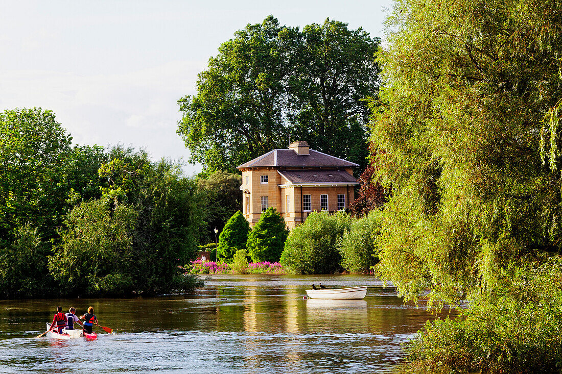 Kayaking along the River Thames, Richmond upon Thames, Surrey, England, United Kingdom