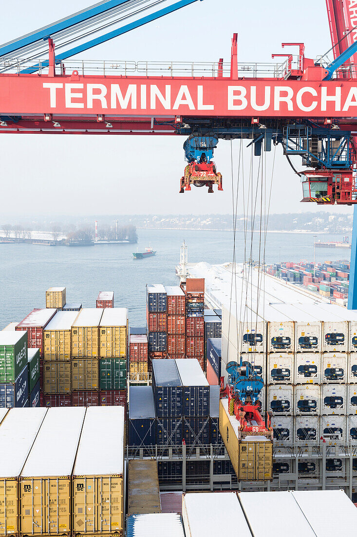 Be- und Entladen des Containerschiffes CMA CGM Marco Polo im Container Terminal Burchardkai, hamburg, Deutschland