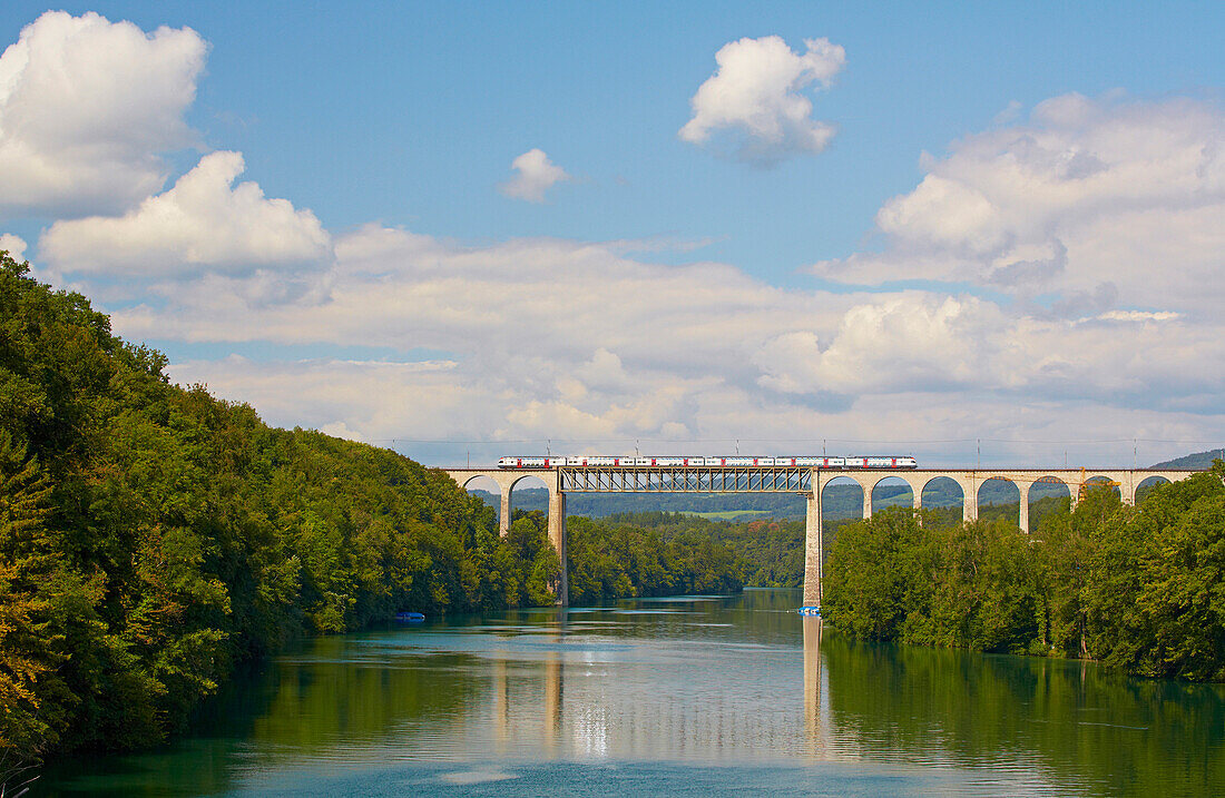 Eisenbahnbrücke über den Hochrhein bei Eglisau, Kanton Zürich, Schweiz, Europa