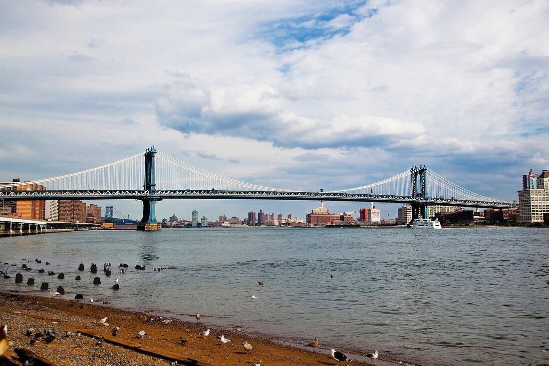 Manhattan Bridge, New York, New York, USA