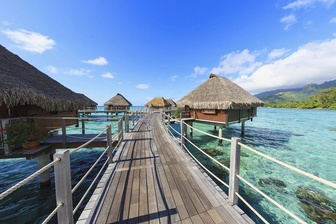 Decks connecting bungalows over tropical ocean, Bora Bora, French Polynesia, Bora Bora, Bora Bora, French Polynesia