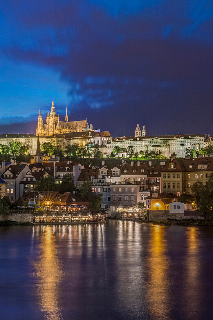 Prague Castle illuminated at night, Prague, Central Bohemia, Czech Republic, Budapest, Central Hungary, Hungary