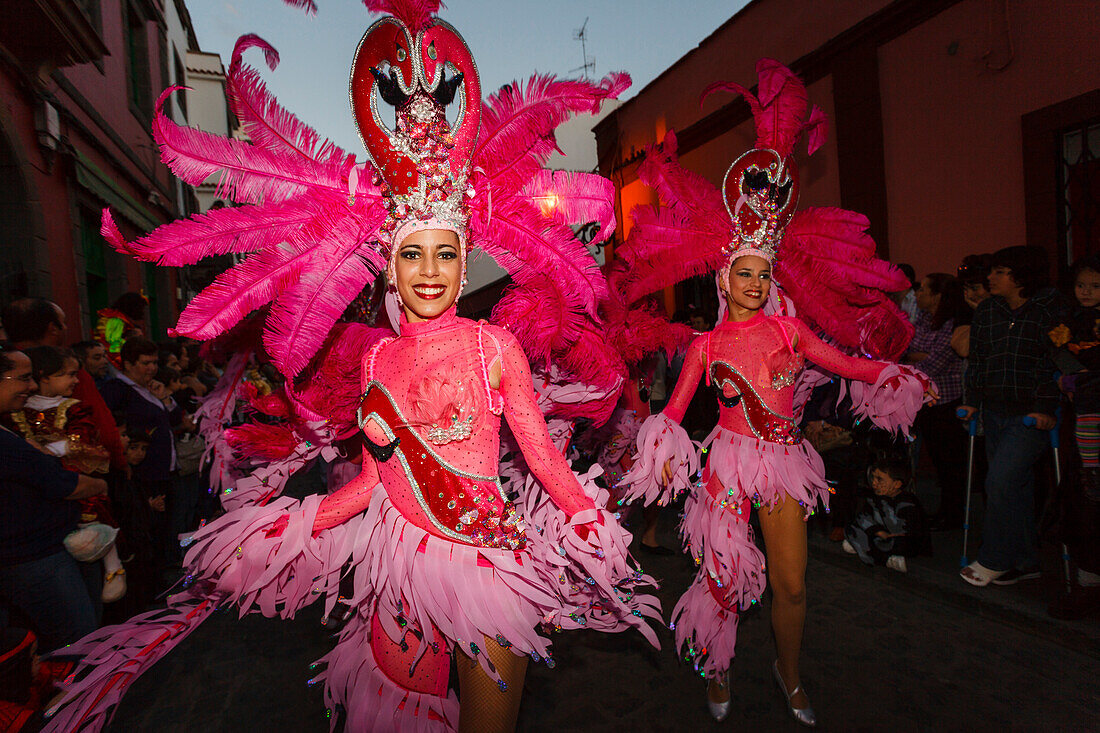 Samba girls dancing at a carnival procession, Galdar, Gran Canaria, Canary Islands, Spain, Europe