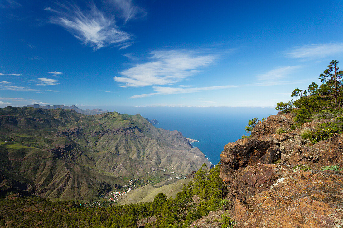 Mountains and the Valley of El Risco near Agaete, Natural Preserve, Parque Natural de Tamadaba, UNESCO Biosphere Reserve, West coast, Gran Canaria, Atlantic Ocean, Canary Islands, Spain, Europe