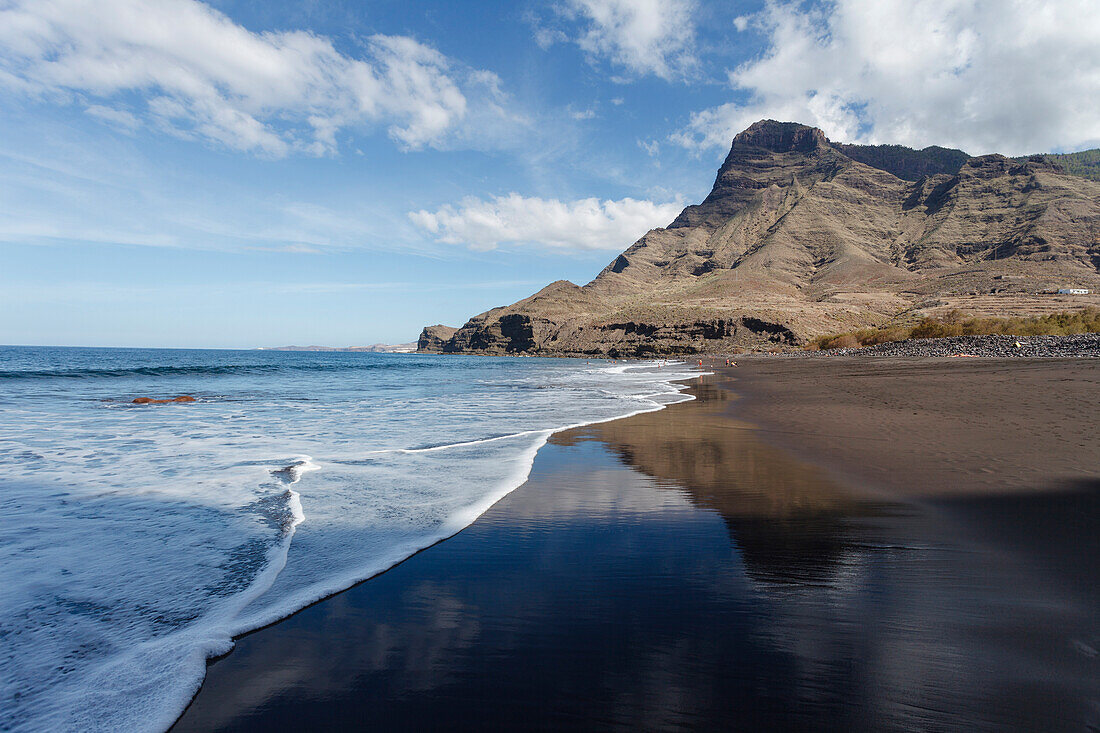 Berg Faneque und Playa del Risco, Strand, bei Agaete, Atlantik, Naturschutzgebiet, Naturpark Tamadaba, UNESCO Biosphärenreservat, Westküste, Gran Canaria, Kanarische Inseln, Spanien, Europa