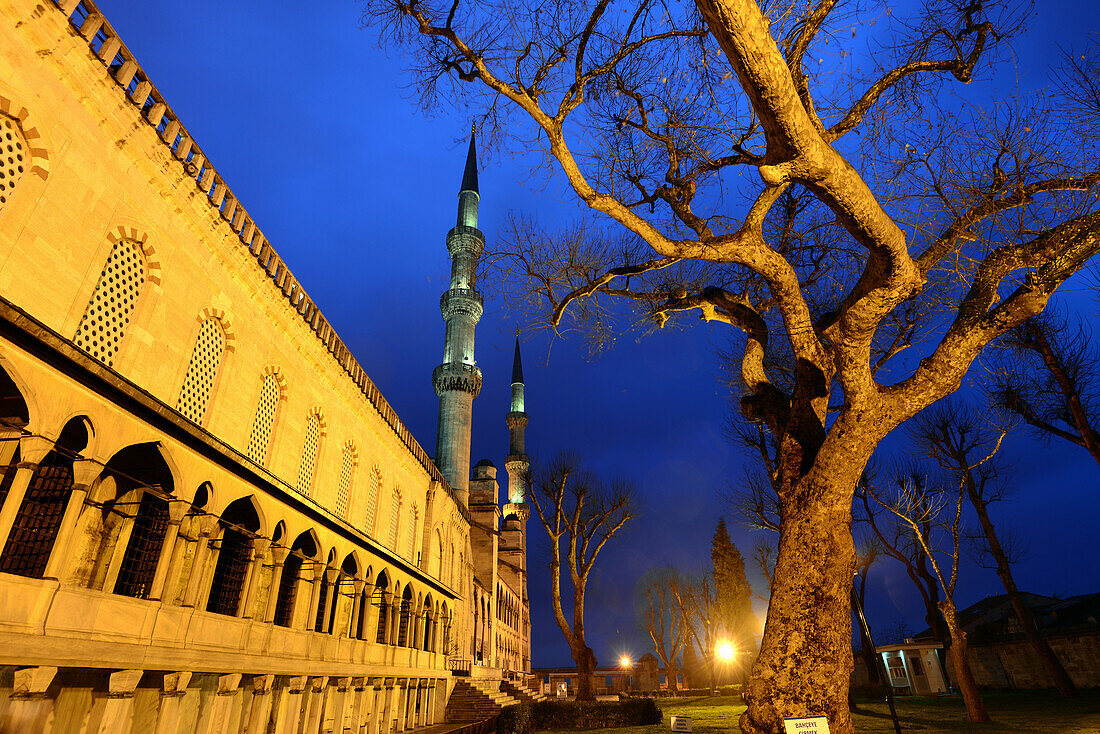 Sultan-Ahmet-Moschee am Abend, Istanbul, Türkei