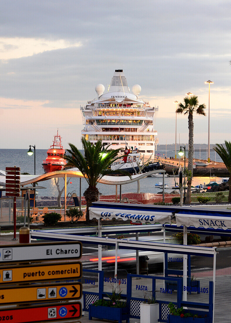 Kreuzfahrtschiff, Puerto del Rosario, Fuerteventura, Kanarische Inseln, Spanien
