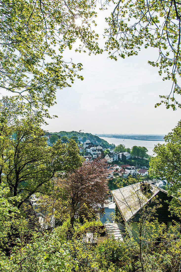 Häuser mit Elbblick im Treppenviertel von Blankenese, Hamburg, Deutschland