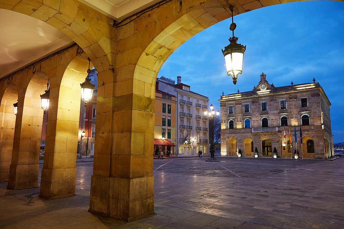 Hauptplatz und Rathaus. Plaza Mayor, Gijón, Asturien, Spanien.