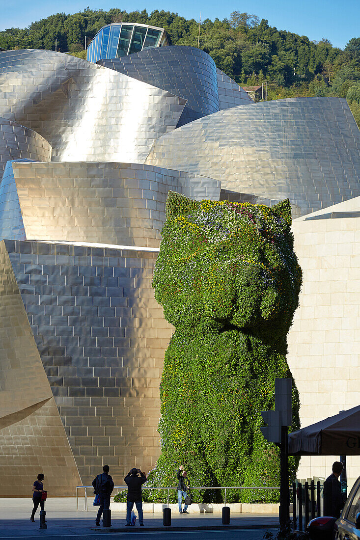 Statue "Puppy" von Jeff Koons. Guggenheim-Museum. Bilbao. Bizkaia. Baskenland. Spanien.