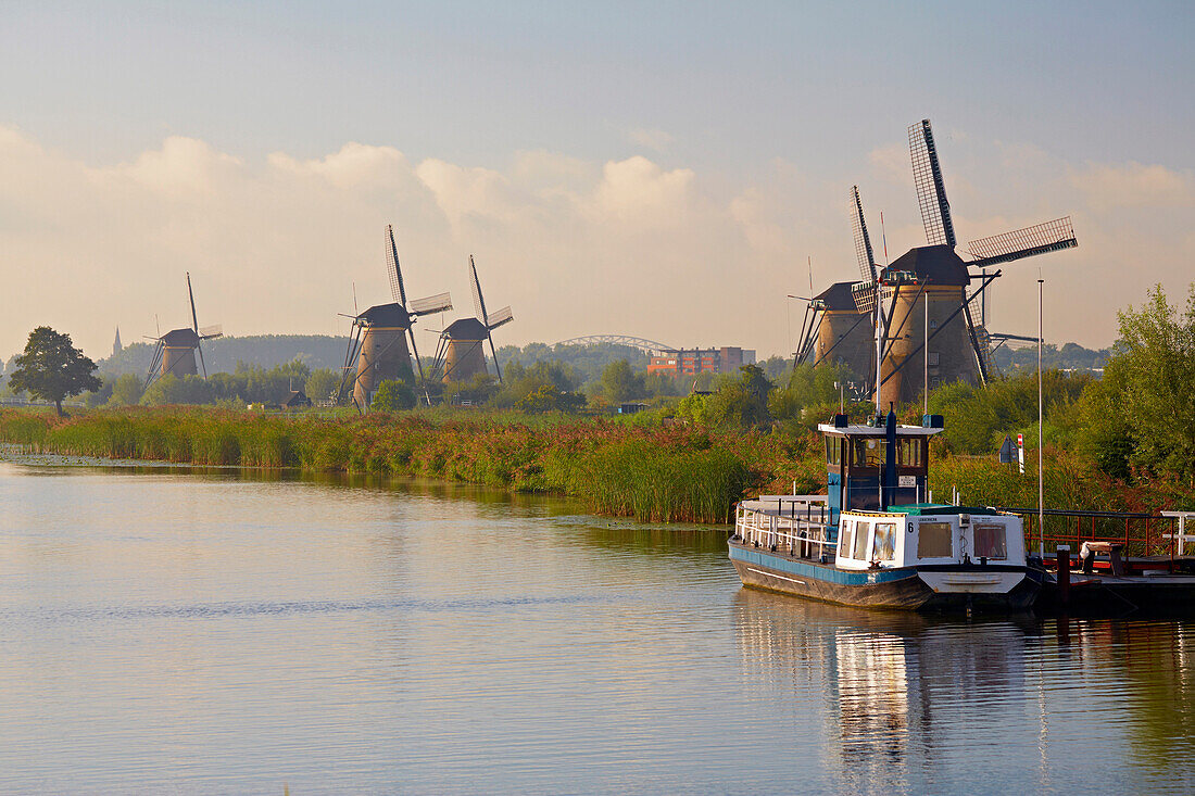 The old windmills at Kinderdijk, Province of Southern Netherlands, South Holland, Netherlands, Europe
