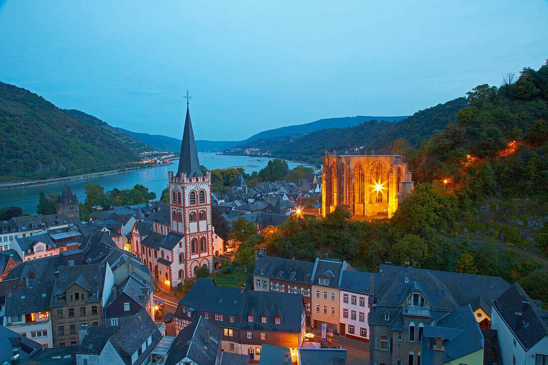 View across the river Rhine at Bacharach with Wernerkapelle and St. Martin's church, Mittelrhein, Middle Rhine, Rhineland - Palatinate, Germany, Europe