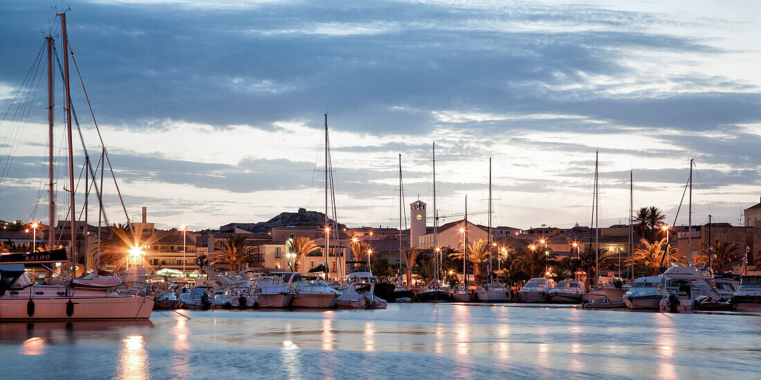 Palau Hafen bei Sonnenuntergang, Sardinien, Italien