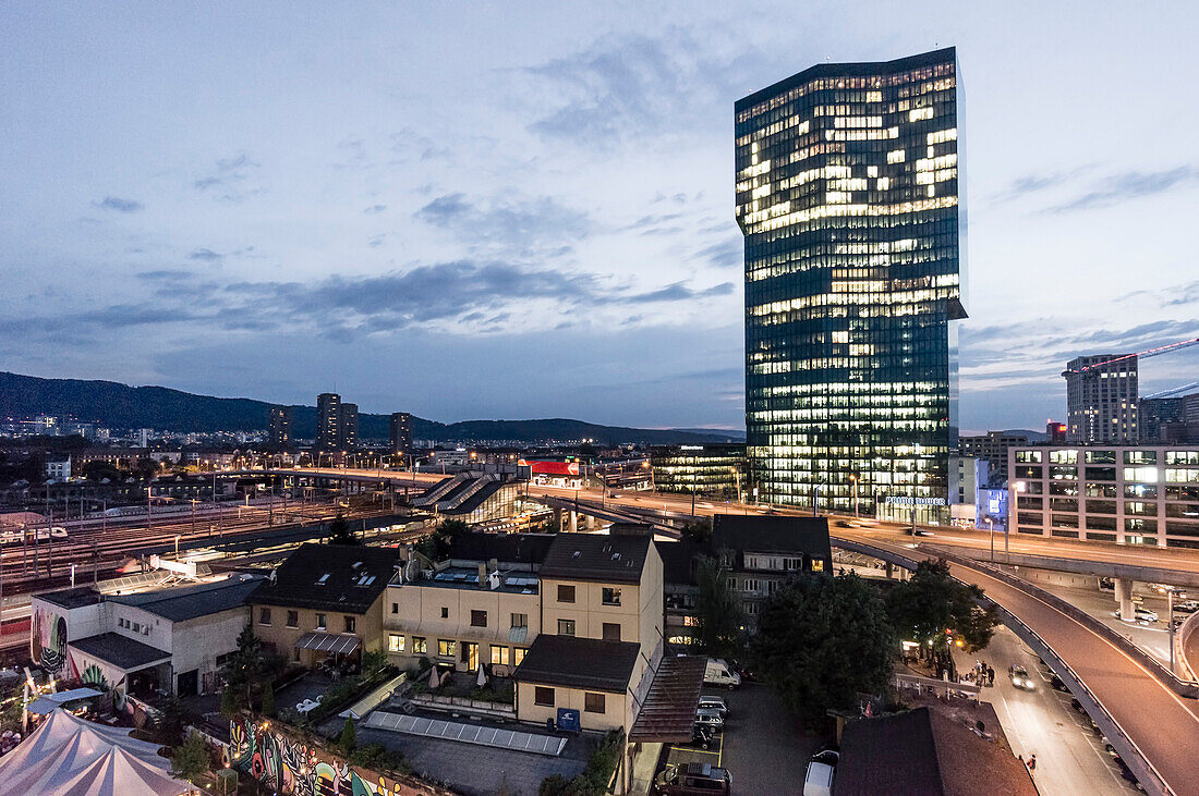 Blick vom Freitag Containern auf den Prime Tower, Kreis 5, Zürich, Schweiz