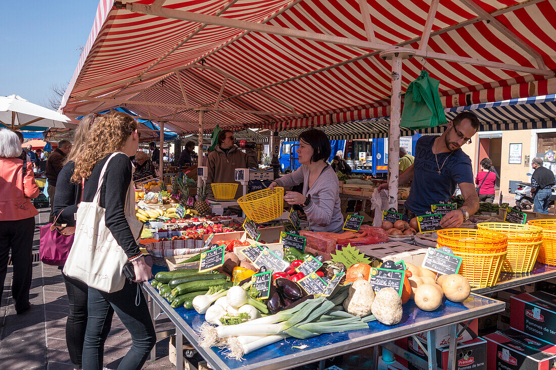 Gemüsestand, Markt Cours Saleya, Nizza, Provence-Alpes-Côte d'Azur, Alpes-Maritimes, Frankreich, Europa