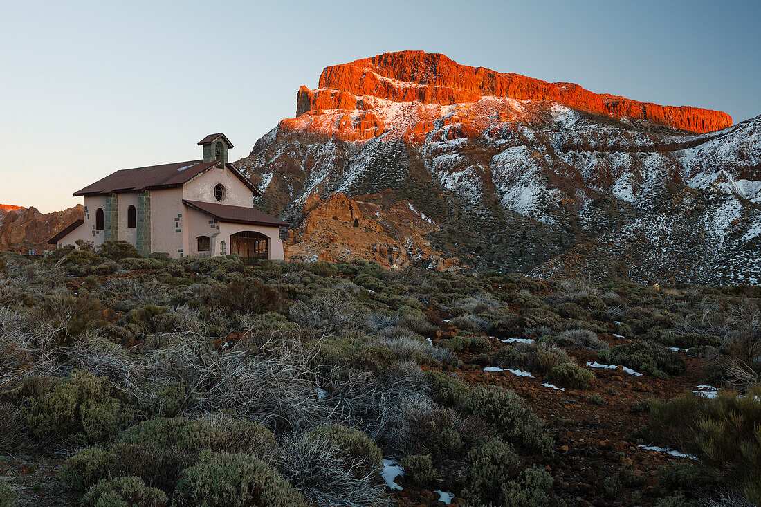 Chapel in front of Guajara mountain, 2718m, volcanic mountain, Canadas del Teide, Teide National Park, UNESCO world heritage, Tenerife, Canary Islands, Spain, Europe