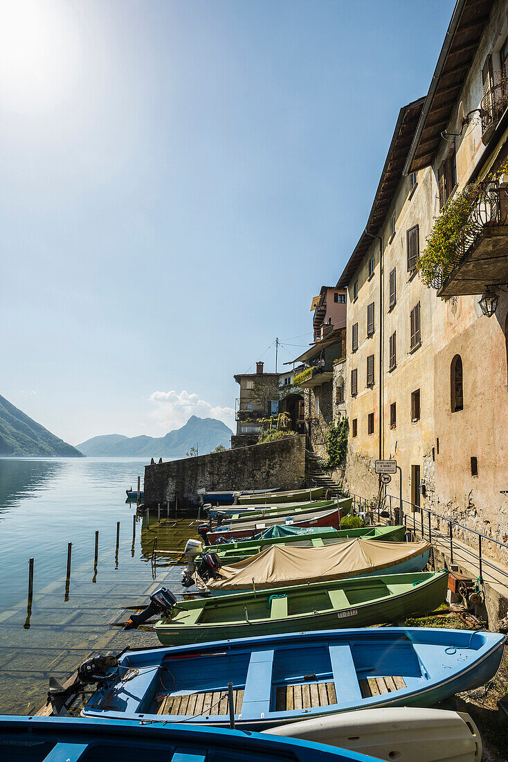 Anlegestelle mit Boote, Gandria, Lugano, Luganer See, Lago di Lugano, Kanton Tessin, Schweiz
