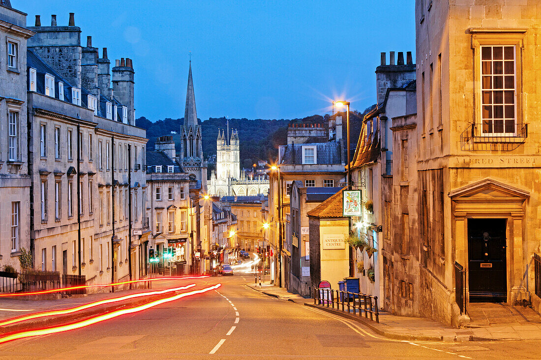 Broad Street and view of Bath Abbey, Bath, Somerset, England, Great Britain