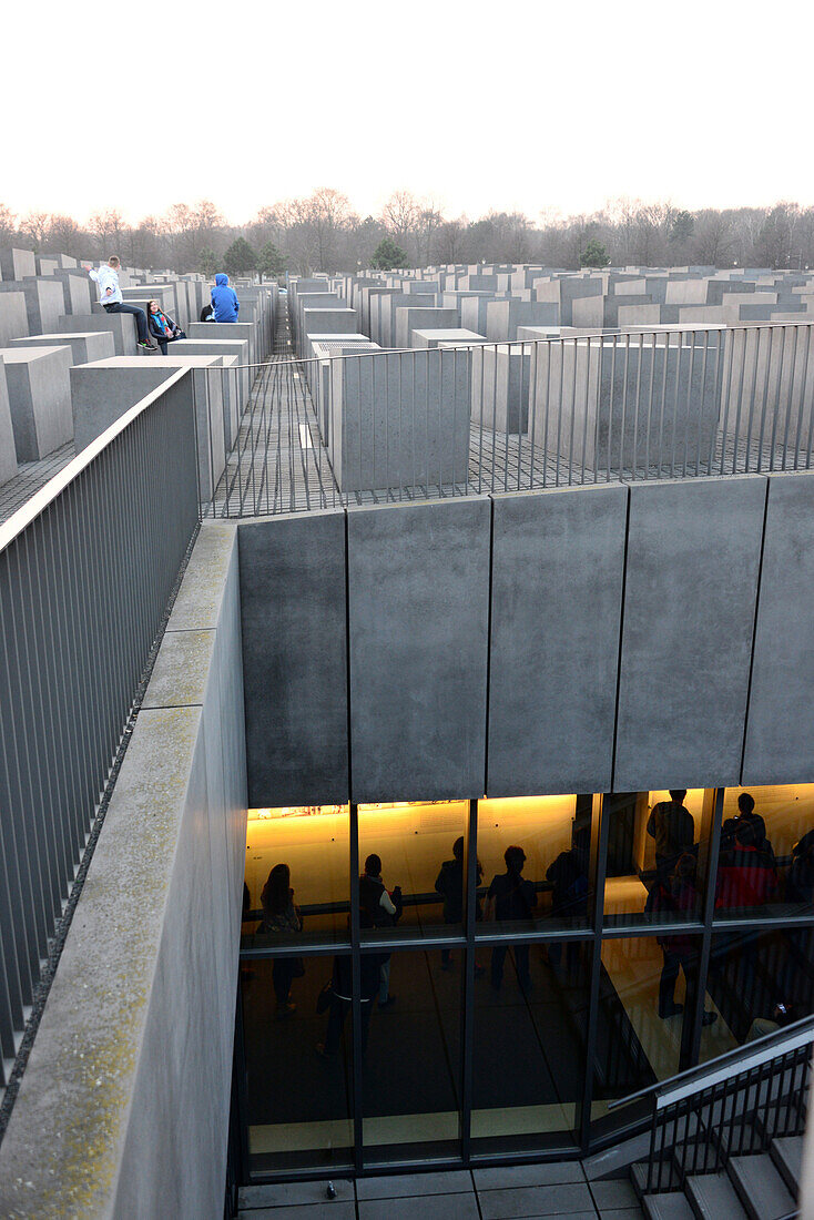 am Holocaust Mahnmal, Berlin, Deutschland
