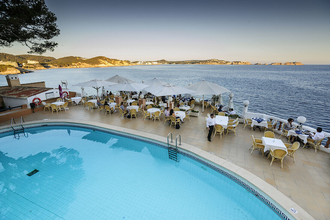 outdoor terrace, bar restaurant La Gran Tortuga, village of Cala Fornells, Calvia, Mallorca, Balearic Islands, Spain.