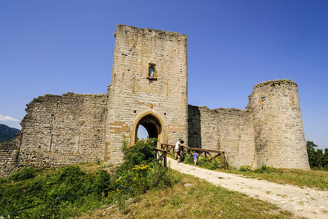 castillo de Puivert, siglo XIII, castillo cátaro ubicado en el pueblo de Puivert, en el departamento del Aude, Languedoc-Roussillon, pirineos orientales,Francia, europa.