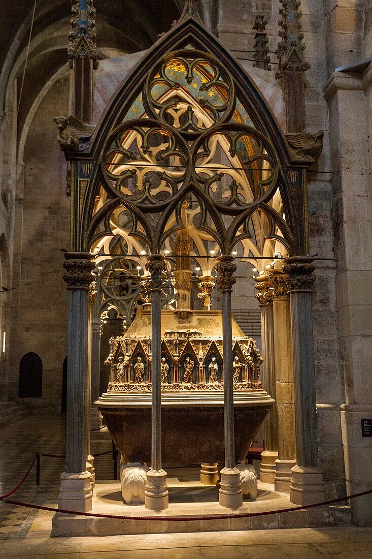 Royal tomb of Pere el Gran, of Royal tomb of Pere el Gran, of Royal Monastery of Santa Maria de Santes Creus. XIIIth century. Aiguamurcia, Alt Camp, Tarragona, Catalonia, Spain.