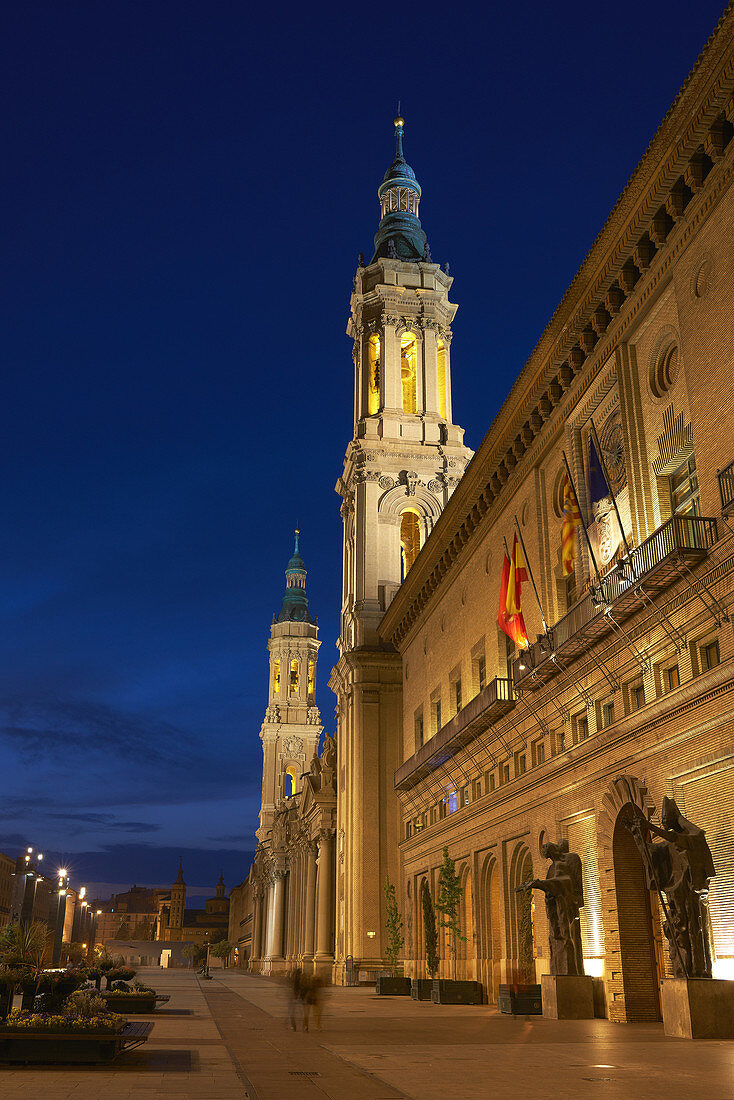 Basilica of Our Lady of the Pillar, Plaza del Pilar square, Zaragoza, Aragon, Spain.